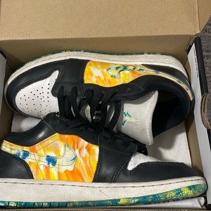 Jordan low SE 4Y.  Black white and multicolored.